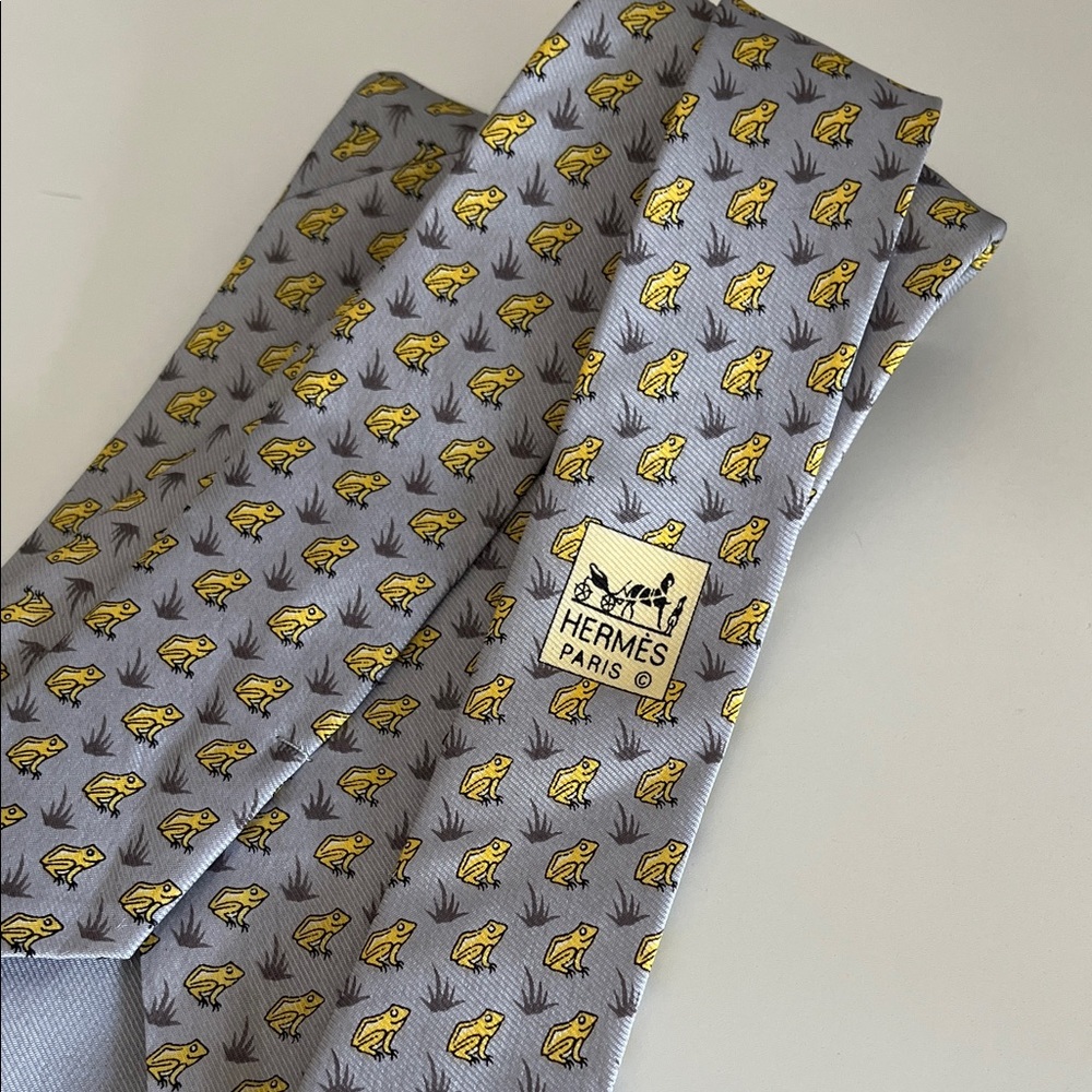 Hermès Paris Gray and Yellow Frog Pattern Tie Made in France Silk Vintage